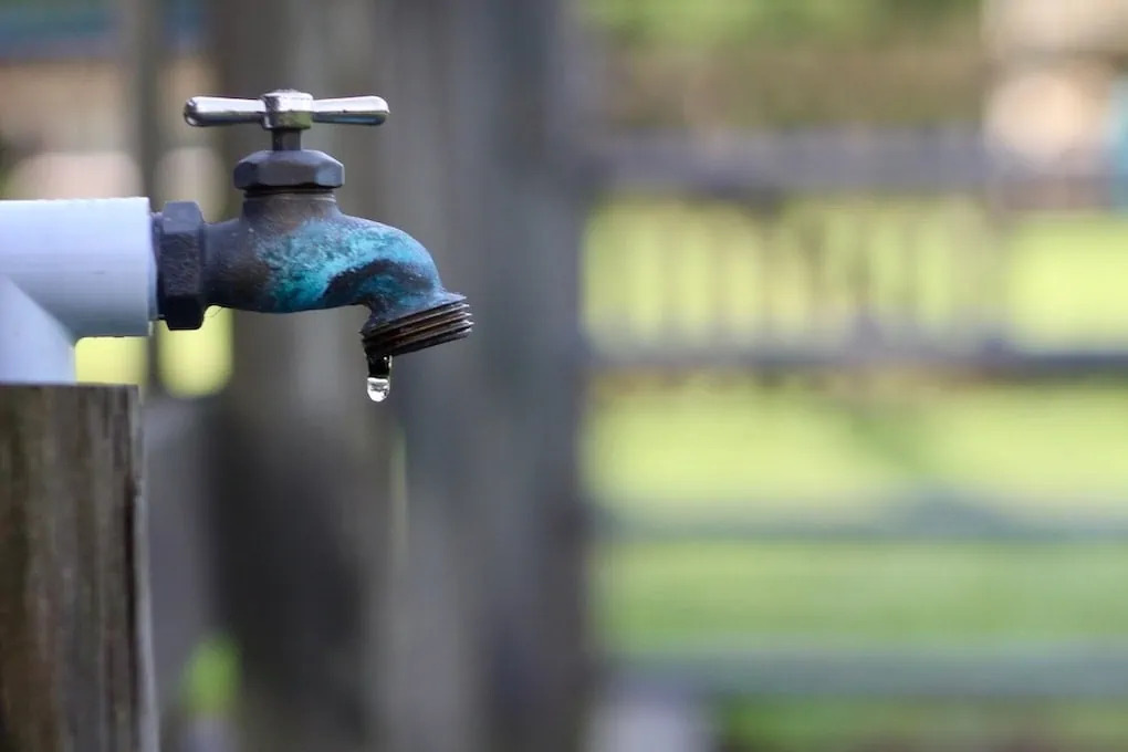 An outdoor faucet that is leaking