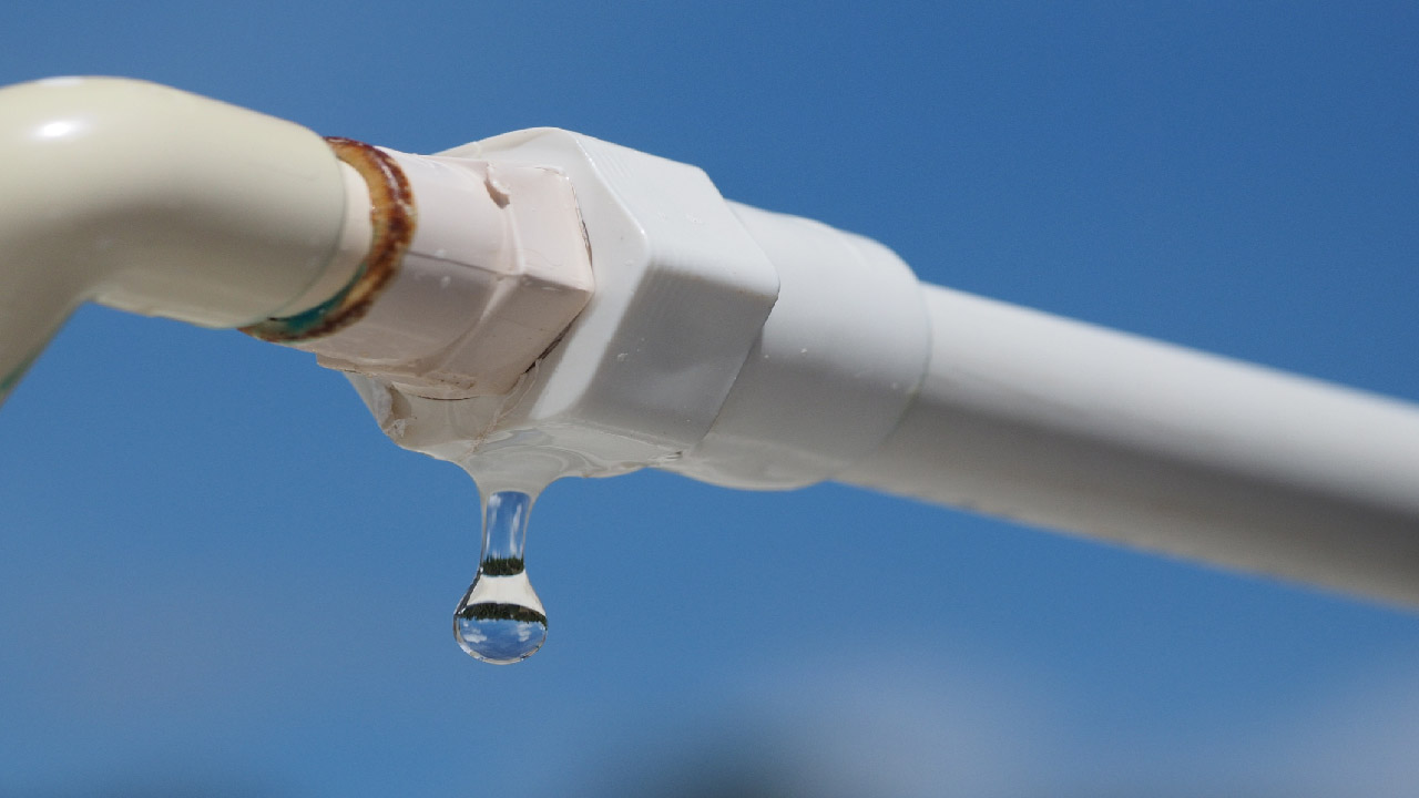 Pipe with a small leak